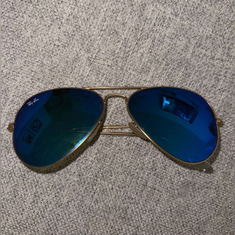 Ray Bans Aviator Flash Lenses 
Matte Gold frames with blue lenses